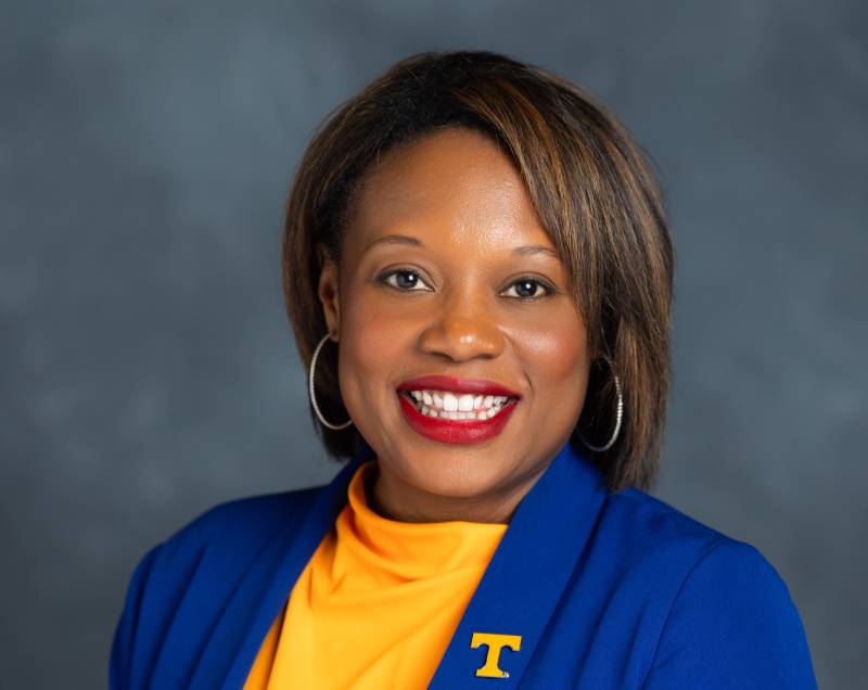 Dr. Amber Williams Headshot
